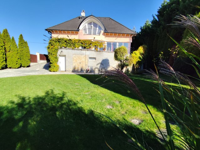 Eladó családi ház, Csömörön 274.9 M Ft, 7 szobás