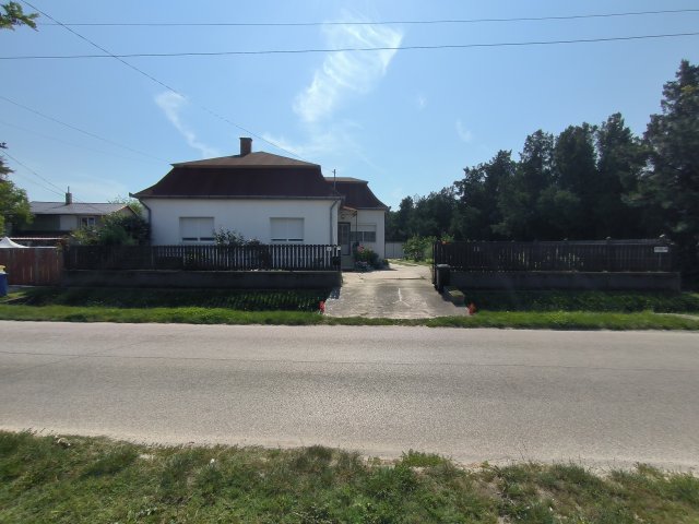 Eladó családi ház, Ráckevén 59.99 M Ft, 2 szobás