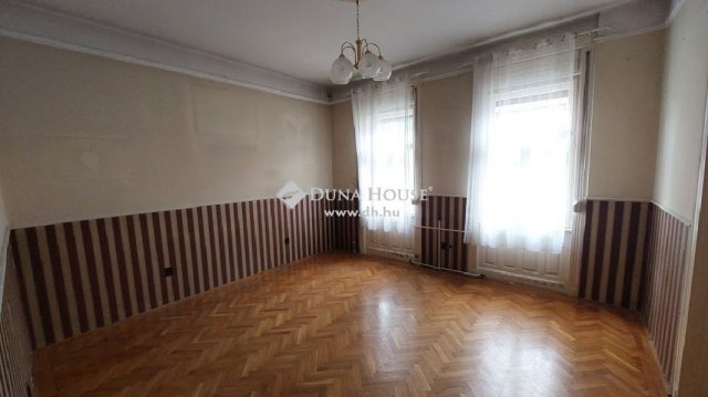 Eladó családi ház, Budapesten, XV. kerületben 75 M Ft, 7 szobás