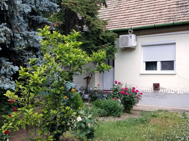 Eladó téglalakás, Szolnokon 32.5 M Ft, 2 szobás