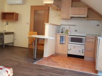 Kiadó téglalakás, albérlet, Pécsett 180 E Ft / hó, 1 szobás