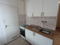 Eladó panellakás, Cegléden 39.9 M Ft, 3 szobás