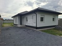 Eladó családi ház, Bugyin 89.9 M Ft, 5 szobás