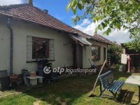 Eladó családi ház, Ajkán 30 M Ft, 3 szobás