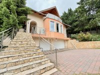 Eladó családi ház, Szentendrén 329 M Ft, 10 szobás