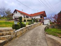 Eladó családi ház, Báron 79.9 M Ft, 9 szobás