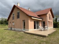 Eladó családi ház, Zengővárkonyon 105000 M Ft, 5 szobás