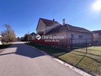 Eladó családi ház, Monorierdőn 89.9 M Ft, 9 szobás