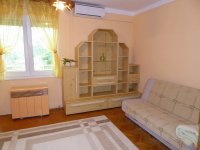 Kiadó téglalakás, albérlet, Pécsett, Miklós utcában, 3 szobás