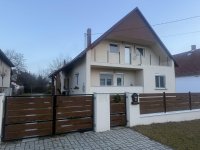 Eladó családi ház, Ajkán 85.9 M Ft, 6 szobás