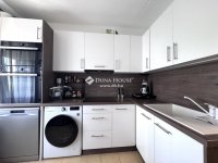 Eladó panellakás, Pécsett 39.99 M Ft, 3 szobás