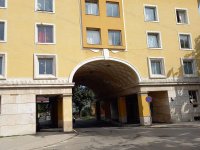 Eladó családi ház, Oroszlányban 360 M Ft, 27 szobás