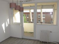 Eladó panellakás, Komlón 19.45 M Ft, 3 szobás