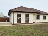 Eladó családi ház, Békéscsabán 106.05 M Ft, 5 szobás
