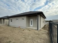 Eladó családi ház, Mosonmagyaróváron 75.9 M Ft, 4 szobás