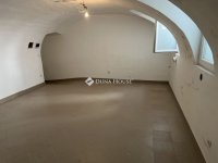 Kiadó ipari ingatlan, Pécsett 70 E Ft / hó / költözzbe.hu