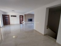 Eladó családi ház, Mogyoródon 349.99 M Ft, 6 szobás