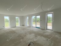 Eladó családi ház, Tiszaújvárosban 89.99 M Ft, 5 szobás