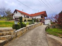Eladó családi ház, Báron 89 M Ft, 9 szobás