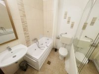 Eladó családi ház, Egerben 150 M Ft, 9 szobás