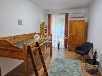 Kiadó téglalakás, albérlet, Pécsett 200 E Ft / hó, 3 szobás