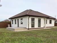 Eladó családi ház, Békéscsabán 106.05 M Ft, 5 szobás