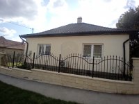 Eladó családi ház, Apcon 27 M Ft, 2 szobás