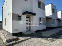 Eladó családi ház, Vecsésen 119.9 M Ft, 5 szobás