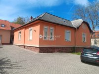 Eladó családi ház, Veszprémben 299 M Ft, 4 szobás