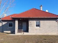 Eladó családi ház, Csemőn 39.9 M Ft, 2 szobás
