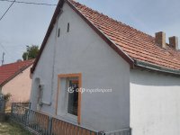 Eladó családi ház, Baksán 10 M Ft, 2 szobás