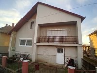 Eladó családi ház, Apcon, Árpád úton 32.9 M Ft, 3+1 szobás
