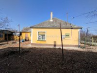 Eladó családi ház, Ácson 29.4 M Ft, 3 szobás