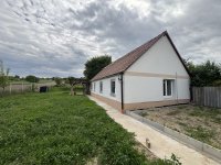 Eladó családi ház, Pázmándfalun 37.9 M Ft, 2 szobás