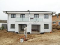 Eladó családi ház, Mogyoródon 239 M Ft, 10 szobás