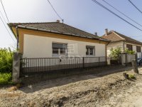 Eladó családi ház, Turán 32.5 M Ft, 2 szobás