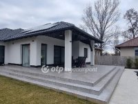 Eladó családi ház, Monoron 259.9 M Ft, 4+1 szobás
