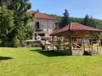 Eladó családi ház, Parádon 170 M Ft, 10 szobás