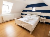 Eladó családi ház, Velencén 129 M Ft, 10 szobás