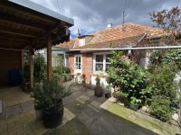 Eladó családi ház, Veszprémben 47.9 M Ft, 2 szobás