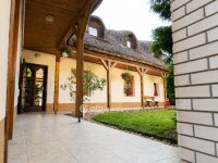 Eladó családi ház, Velencén 129 M Ft, 10 szobás