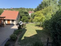 Eladó családi ház, Pécsett 211 M Ft, 10 szobás