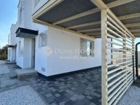 Eladó családi ház, Vecsésen 119.9 M Ft, 5 szobás
