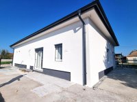 Eladó családi ház, Bezenyén 131.3 M Ft, 4+2 szobás