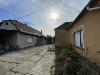 Eladó családi ház, Tatán 44 M Ft, 3 szobás