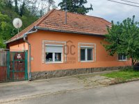 Eladó családi ház, Szekszárdon 39.9 M Ft, 6 szobás