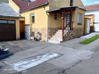 Eladó családi ház, Pécsett 84 M Ft, 1 szobás