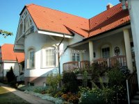 Eladó családi ház, Lajosmizsén 160 M Ft, 14 szobás
