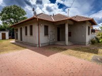 Eladó családi ház, Szolnokon 99 M Ft, 4 szobás