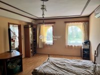 Eladó családi ház, Pécsett 89 M Ft, 6 szobás